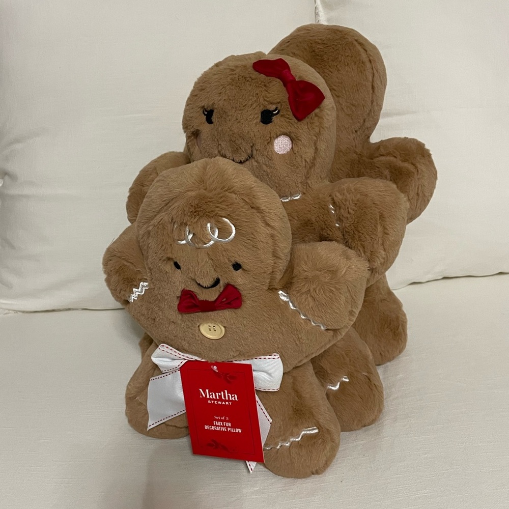 Martha Stewart Set Of 3 Koda Gingerbread Family Pillows NWT